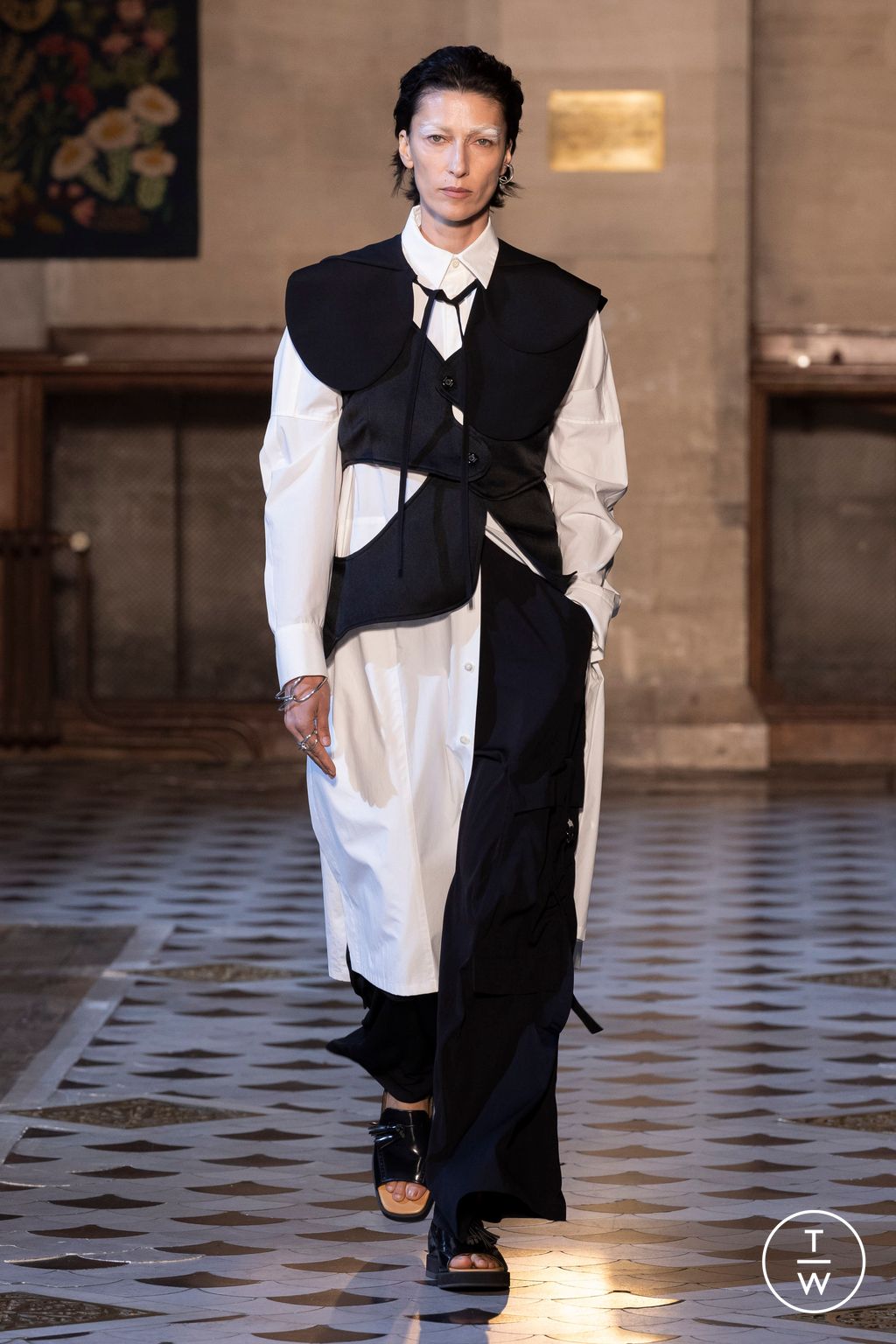 Fashion Week Paris Spring/Summer 2024 look 31 from the Ujoh collection womenswear