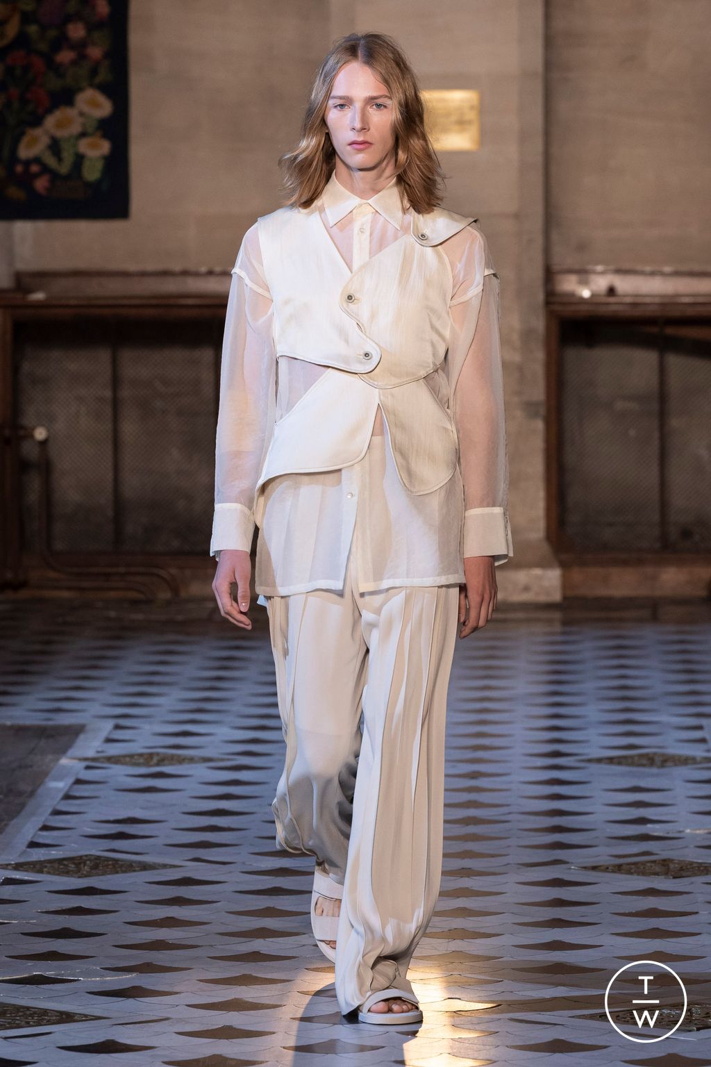 Fashion Week Paris Spring/Summer 2024 look 33 from the Ujoh collection womenswear