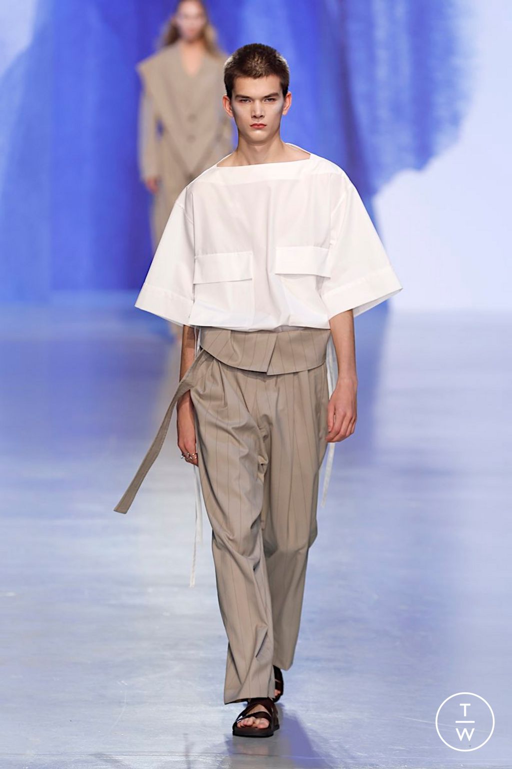 Fashion Week Paris Spring/Summer 2026 look 2 from the Ujoh collection 女装