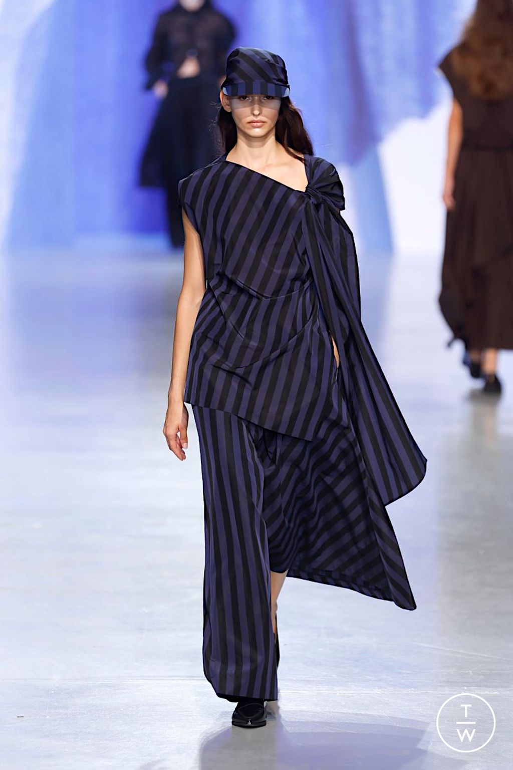 Fashion Week Paris Spring/Summer 2026 look 30 de la collection Ujoh womenswear