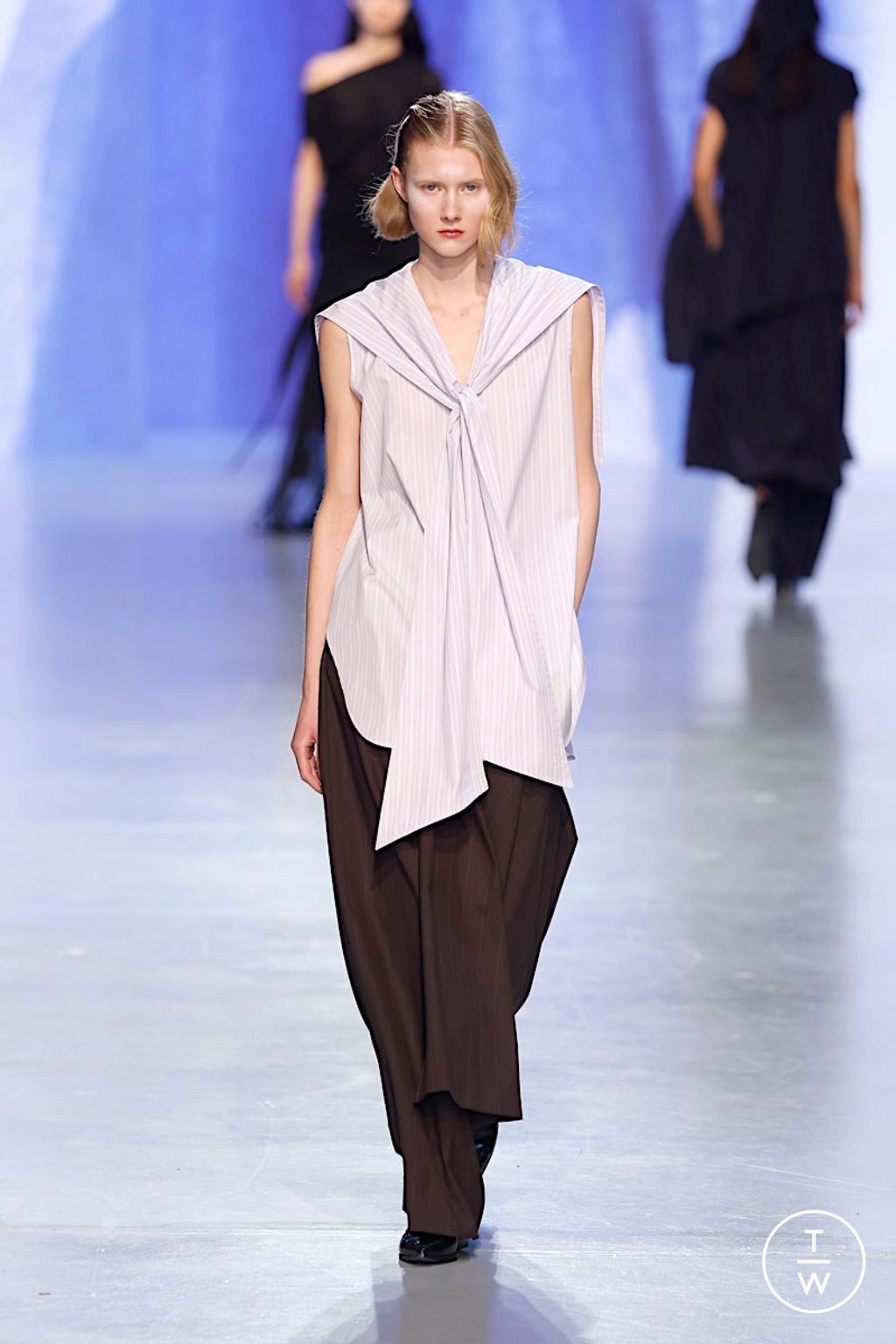 Fashion Week Paris Spring/Summer 2026 look 32 from the Ujoh collection womenswear
