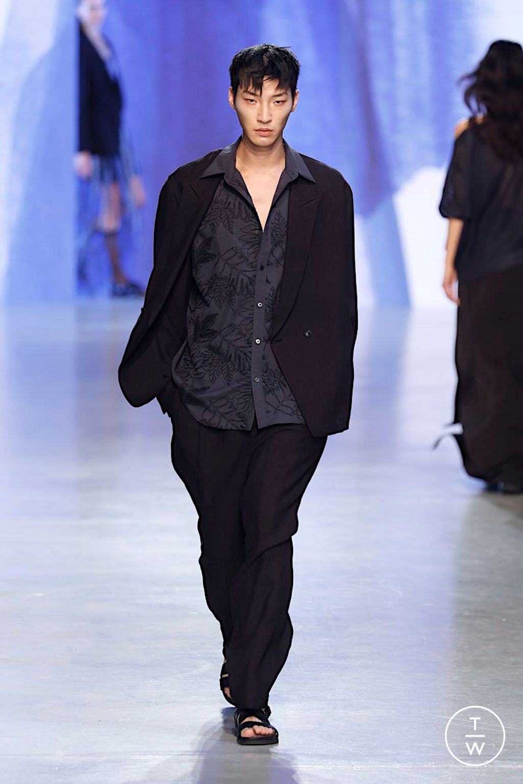 Fashion Week Paris Spring/Summer 2026 look 44 from the Ujoh collection womenswear