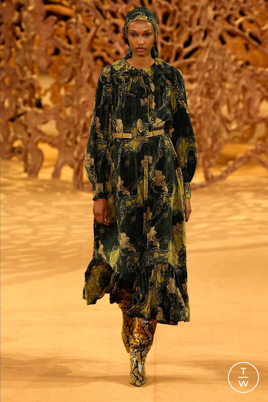Fashion Week New York Fall/Winter 2024 look 32 from the Ulla Johnson collection 女装