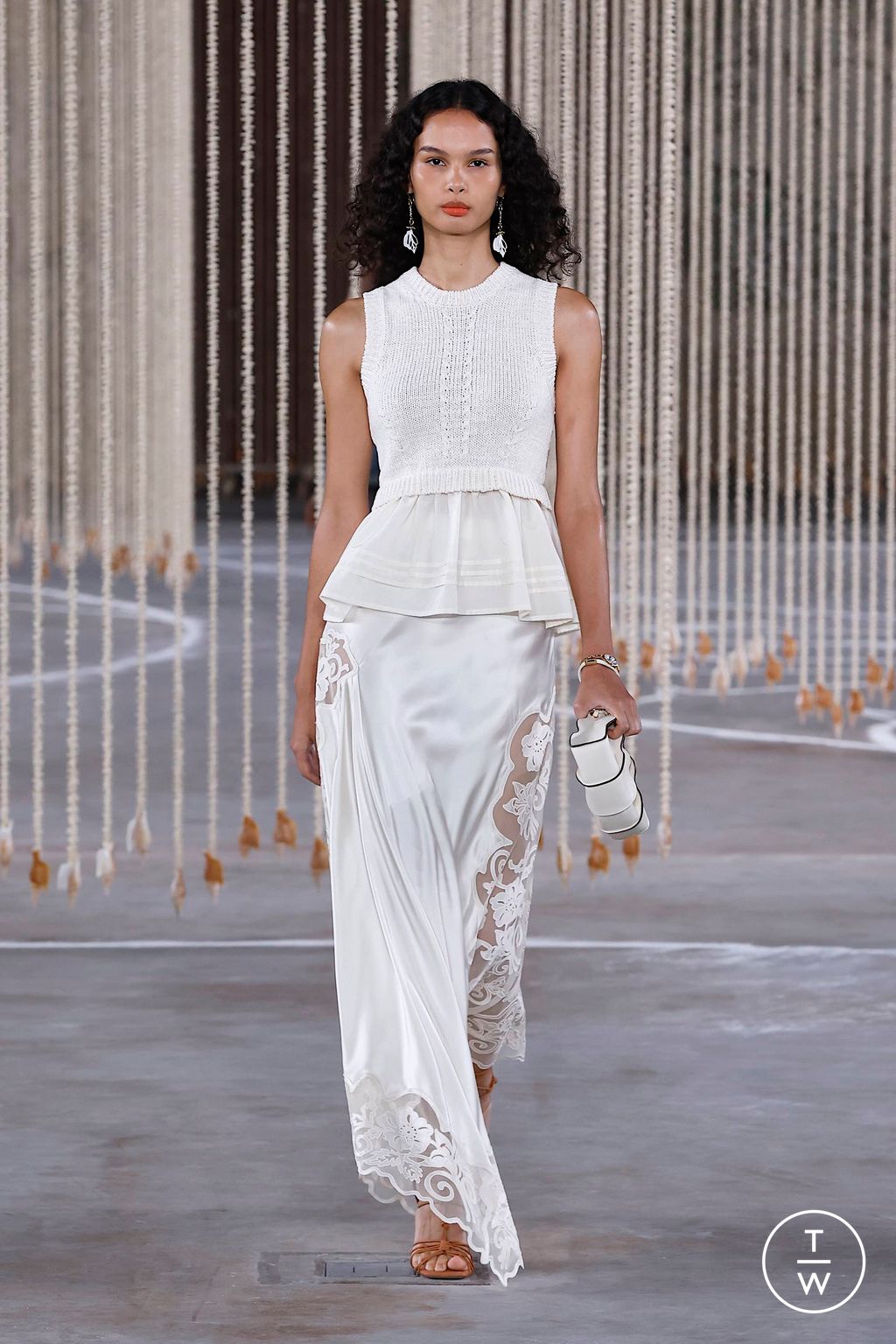 Fashion Week New York Spring/Summer 2024 look 35 from the Ulla Johnson collection 女装