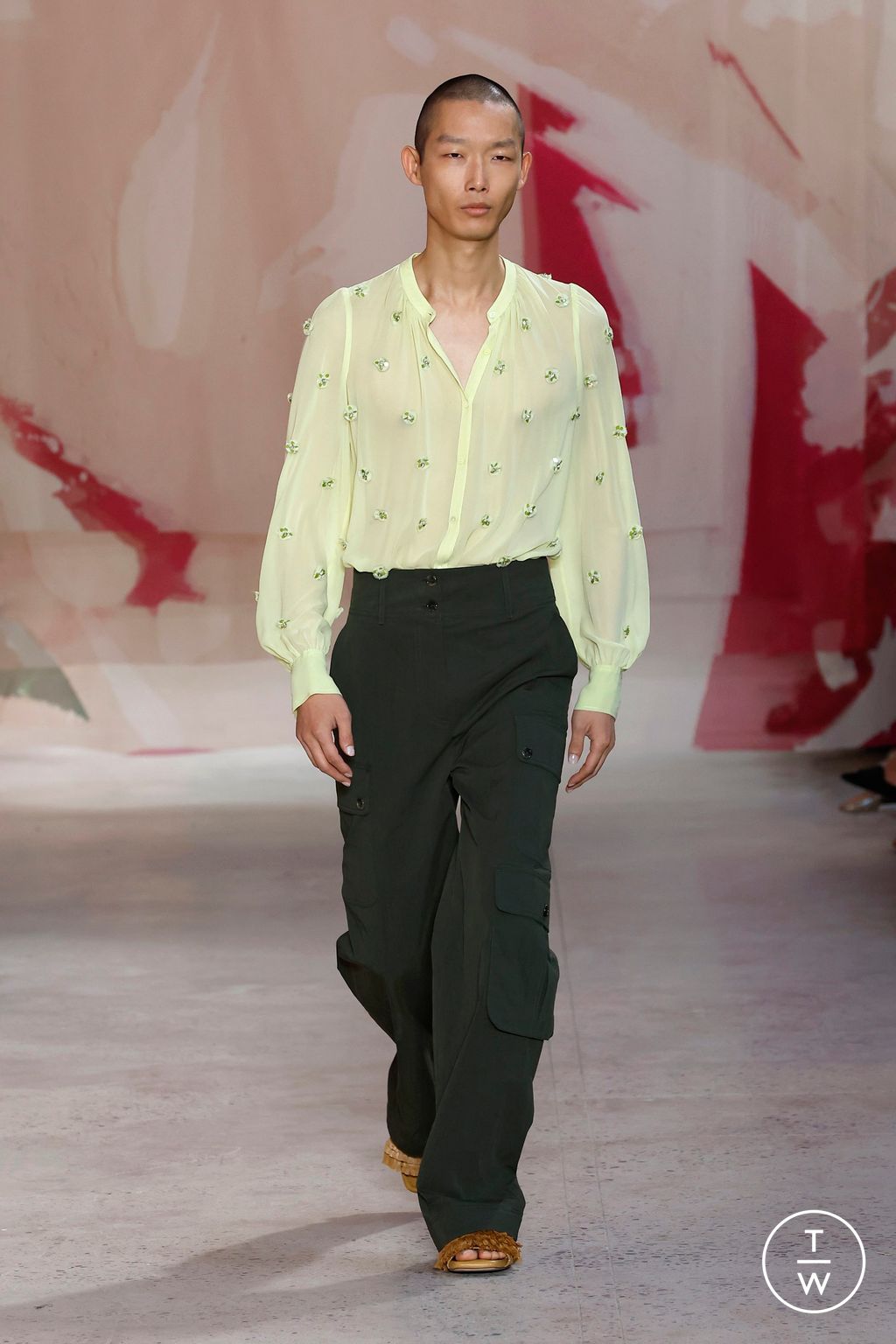 Fashion Week New York Spring/Summer 2025 look 19 from the Ulla Johnson collection 女装