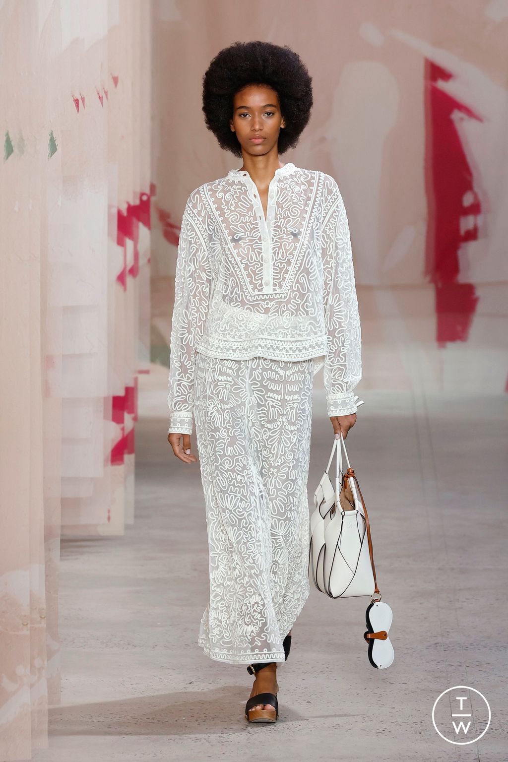 Fashion Week New York Spring/Summer 2025 look 30 from the Ulla Johnson collection 女装