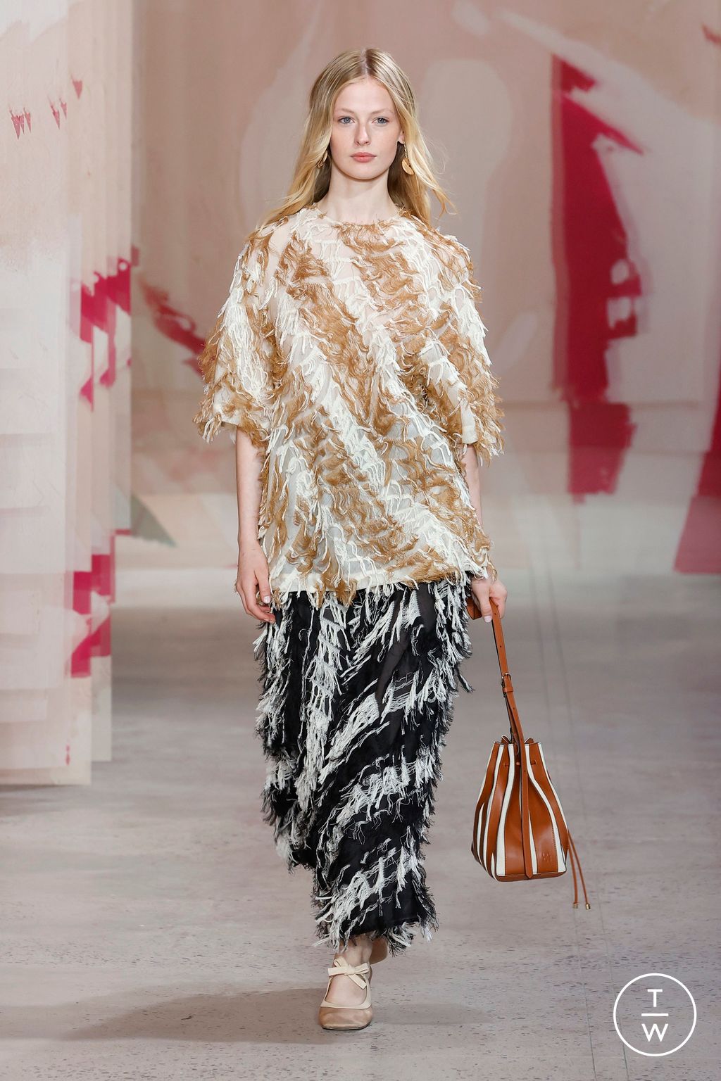 Fashion Week New York Spring/Summer 2025 look 37 de la collection Ulla Johnson womenswear