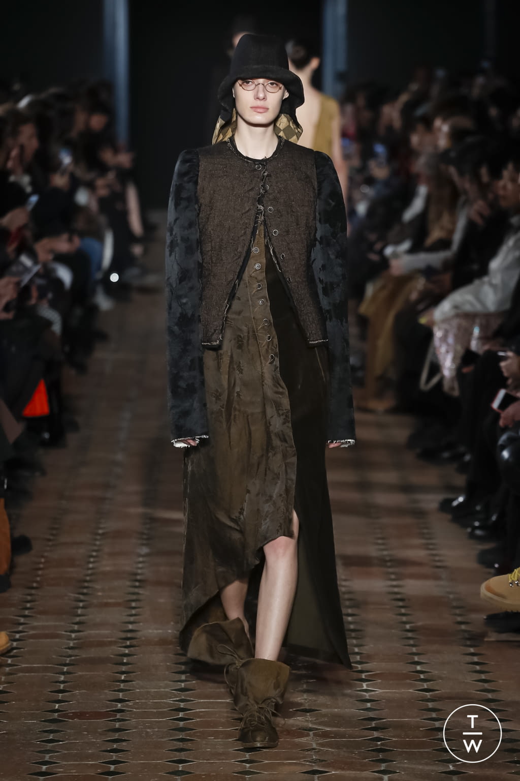 Fashion Week Paris Fall/Winter 2018 look 31 from the Uma Wang collection 女装