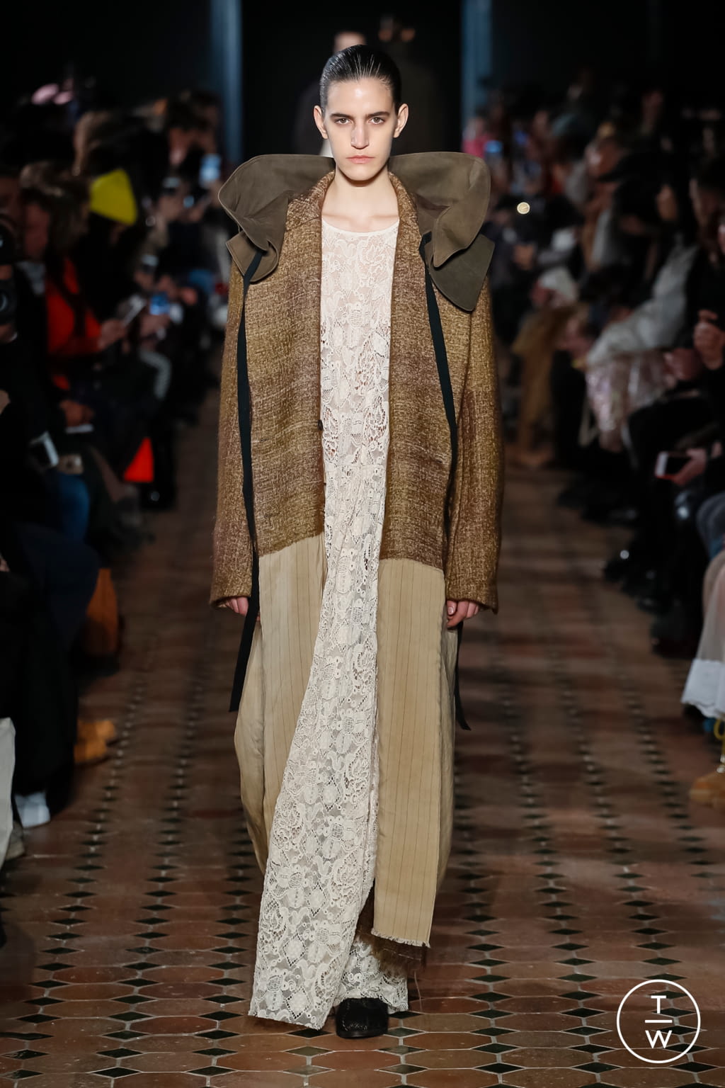Fashion Week Paris Fall/Winter 2018 look 17 from the Uma Wang collection 女装