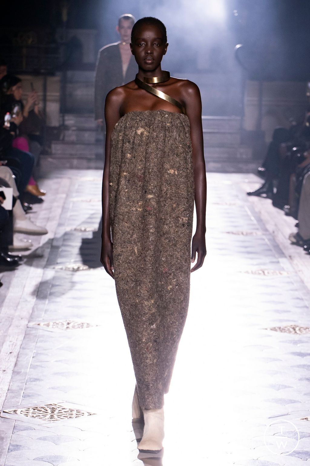 Fashion Week Paris Fall/Winter 2023 look 1 de la collection Uma Wang womenswear