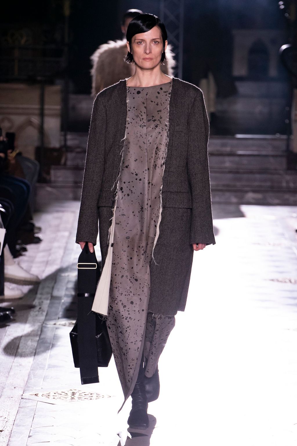 Fashion Week Paris Fall/Winter 2023 look 11 de la collection Uma Wang womenswear