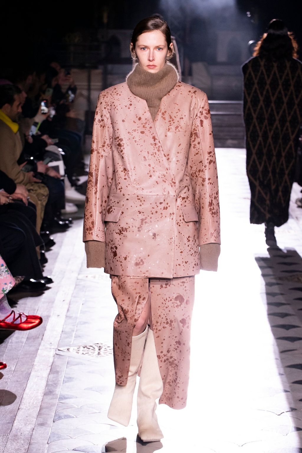 Fashion Week Paris Fall/Winter 2023 look 17 de la collection Uma Wang womenswear