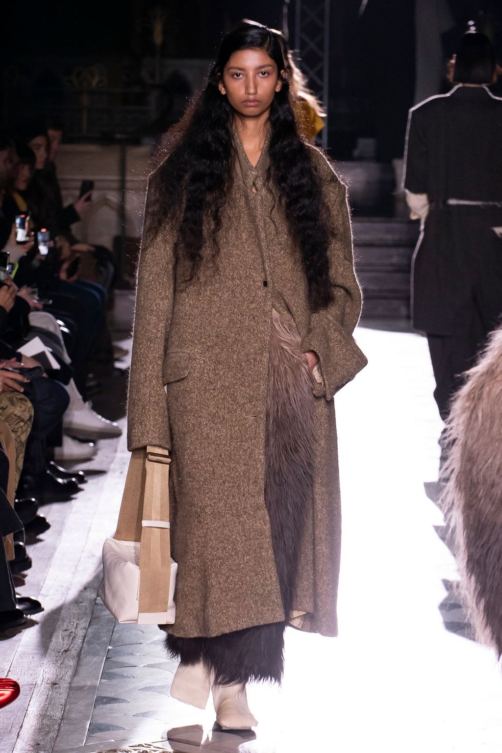 Fashion Week Paris Fall/Winter 2023 look 24 de la collection Uma Wang womenswear