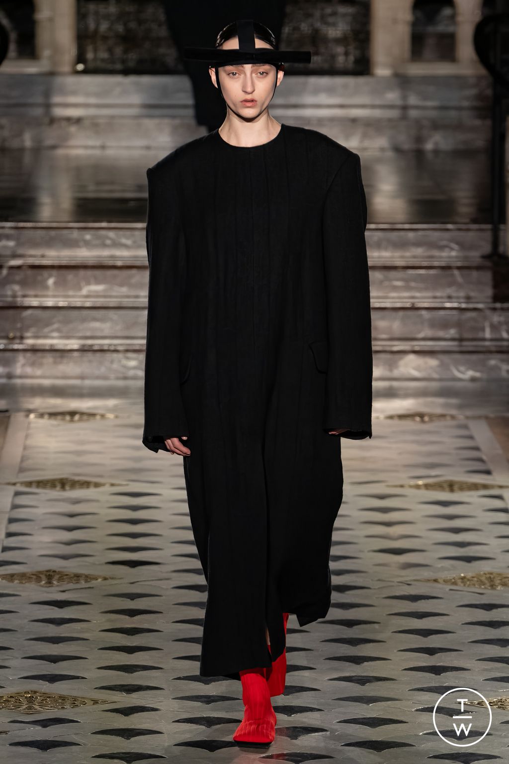 Fashion Week Paris Fall/Winter 2024 look 2 from the Uma Wang collection 女装