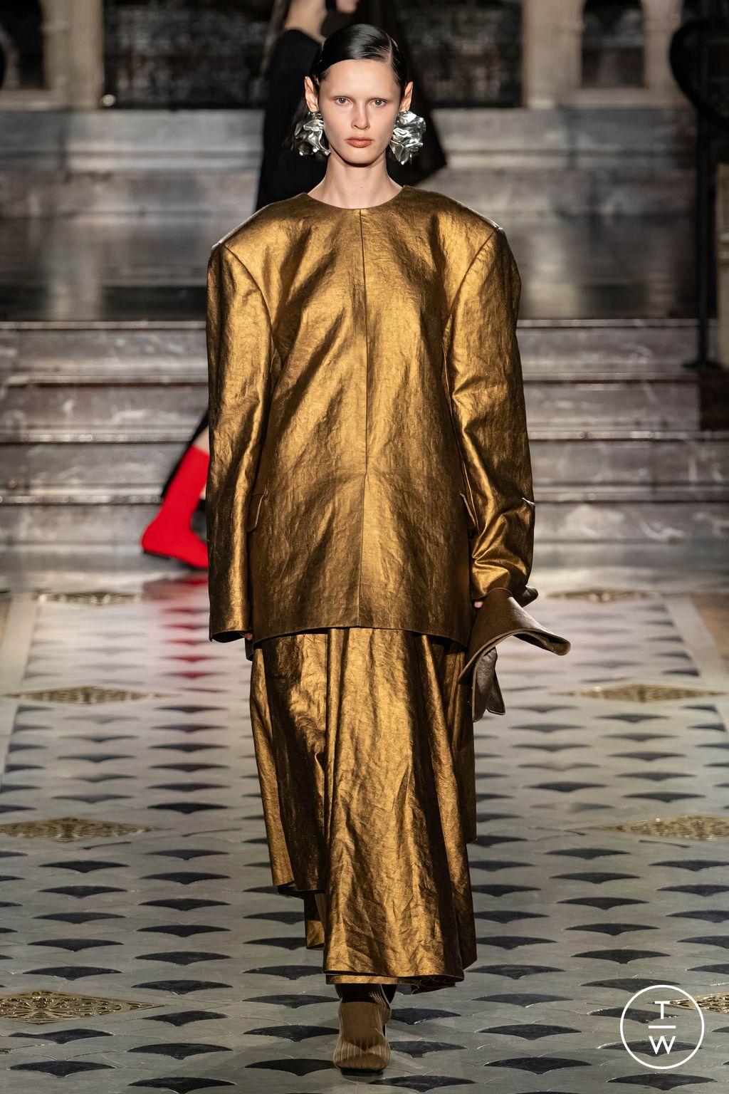 Fashion Week Paris Fall/Winter 2024 look 5 de la collection Uma Wang womenswear