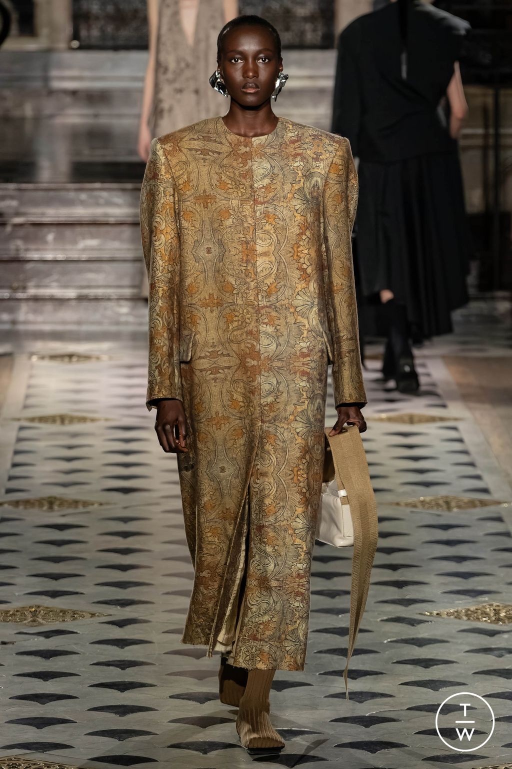 Fashion Week Paris Fall/Winter 2024 look 7 from the Uma Wang collection 女装