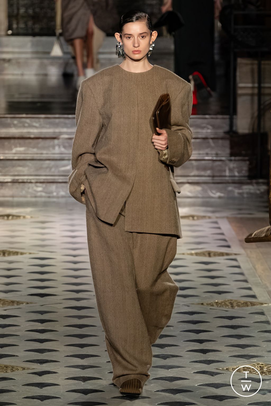 Fashion Week Paris Fall/Winter 2024 look 12 from the Uma Wang collection 女装