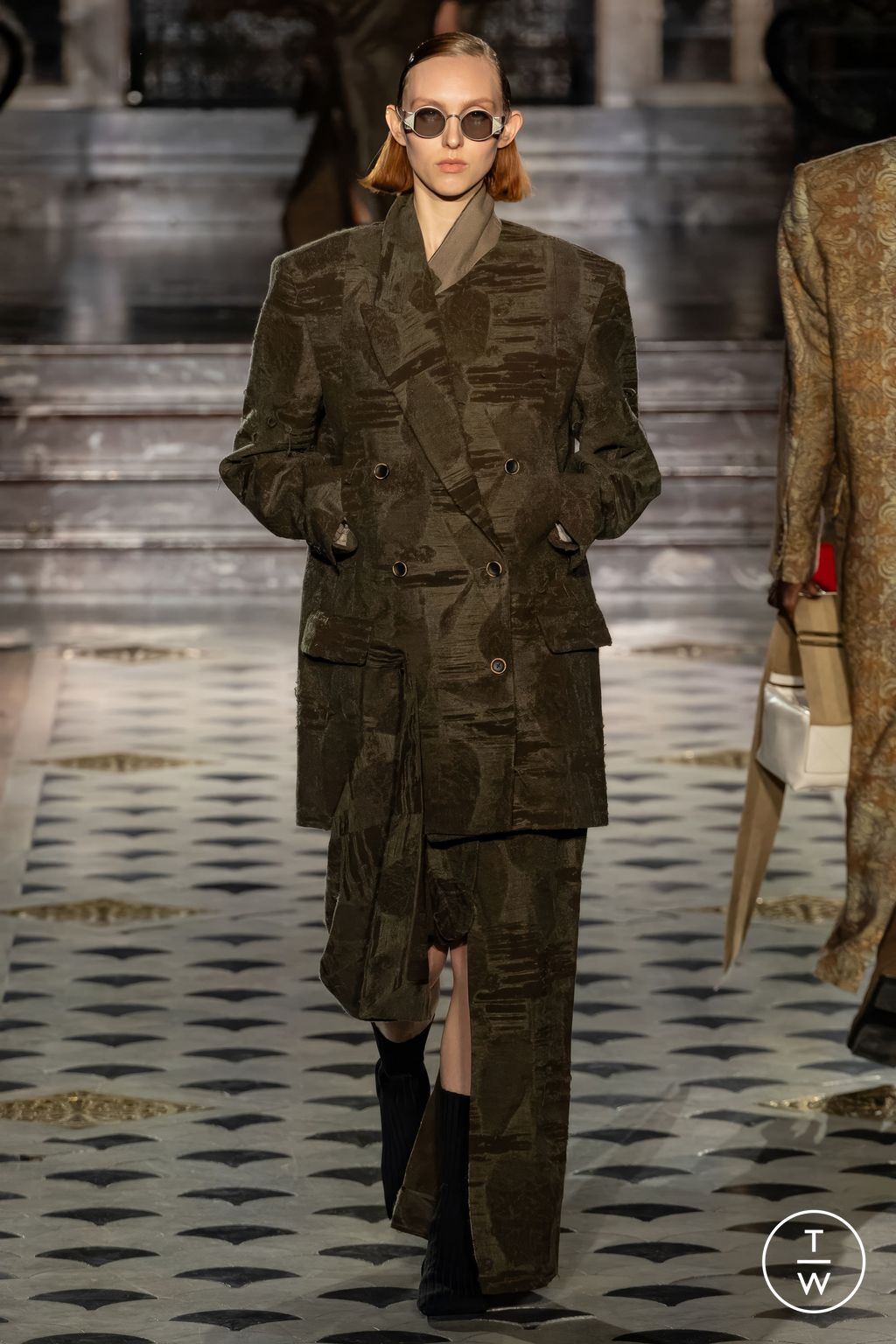 Fashion Week Paris Fall/Winter 2024 look 14 from the Uma Wang collection 女装