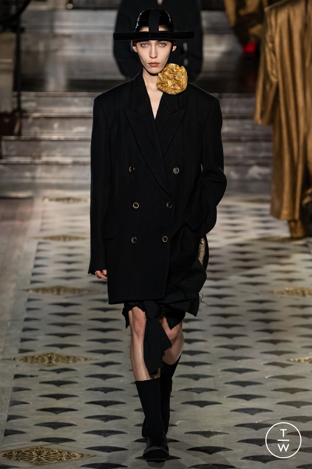 Fashion Week Paris Fall/Winter 2024 look 19 from the Uma Wang collection 女装