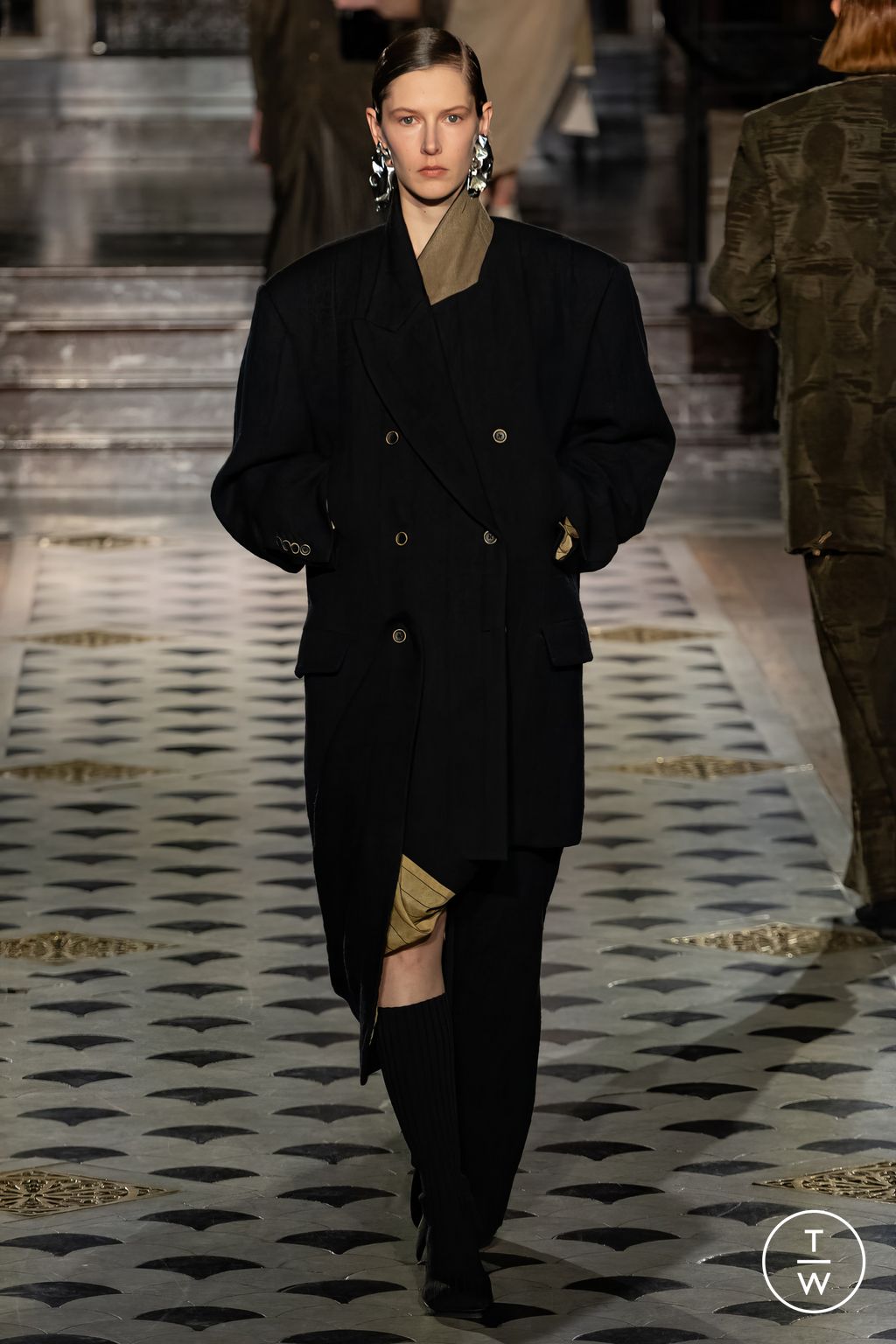Fashion Week Paris Fall/Winter 2024 look 21 from the Uma Wang collection 女装