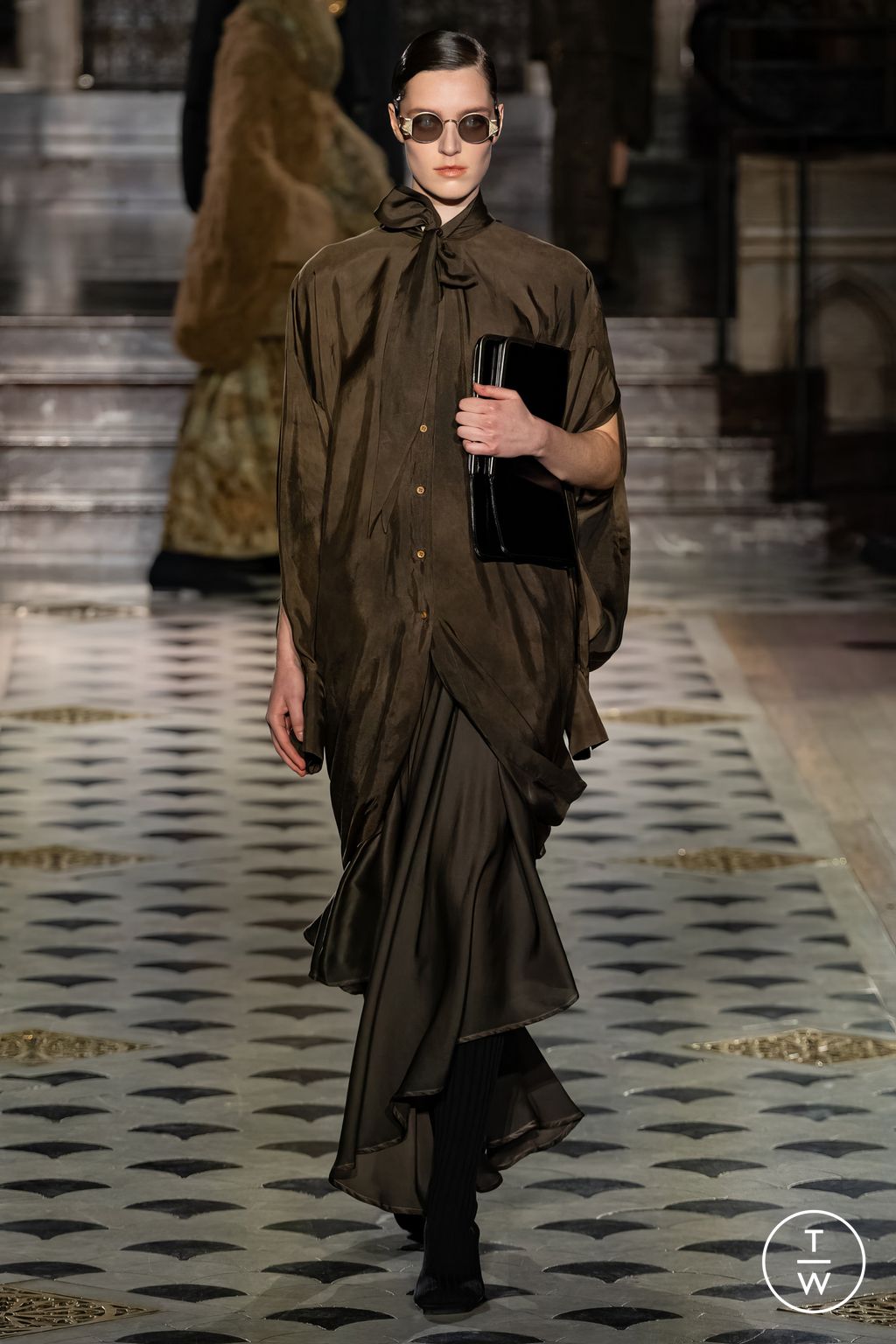 Fashion Week Paris Fall/Winter 2024 look 22 from the Uma Wang collection 女装