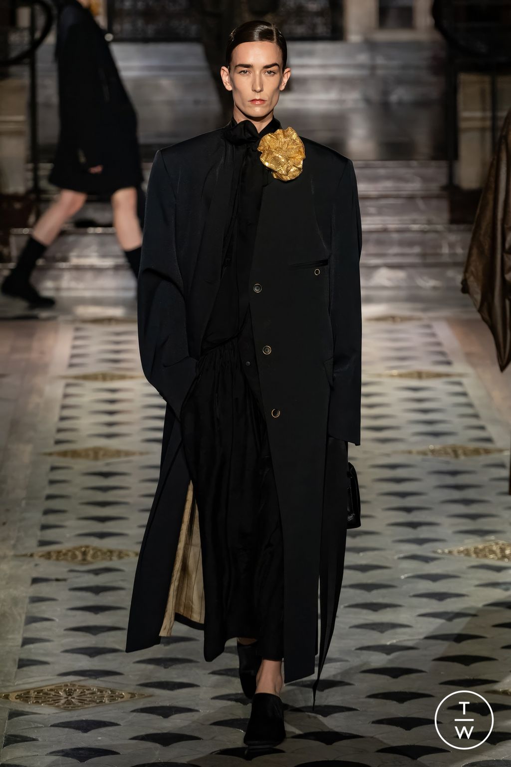 Fashion Week Paris Fall/Winter 2024 look 23 from the Uma Wang collection 女装