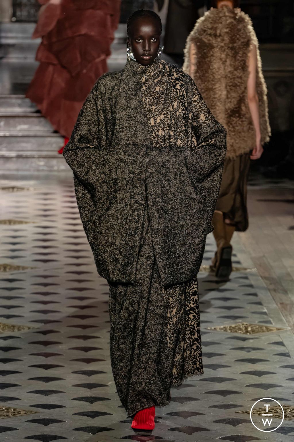 Fashion Week Paris Fall/Winter 2024 look 24 de la collection Uma Wang womenswear