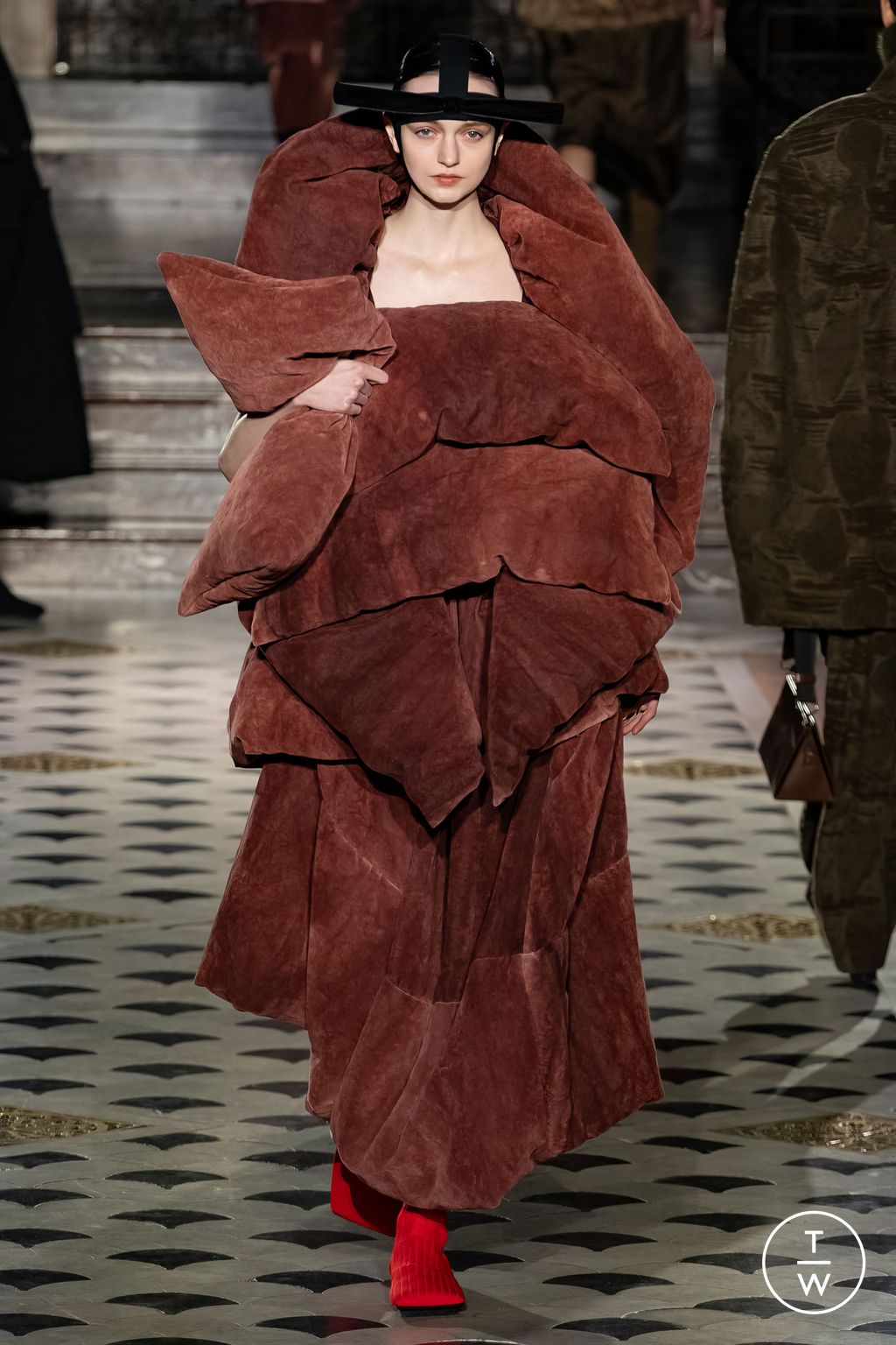Fashion Week Paris Fall/Winter 2024 look 25 from the Uma Wang collection womenswear