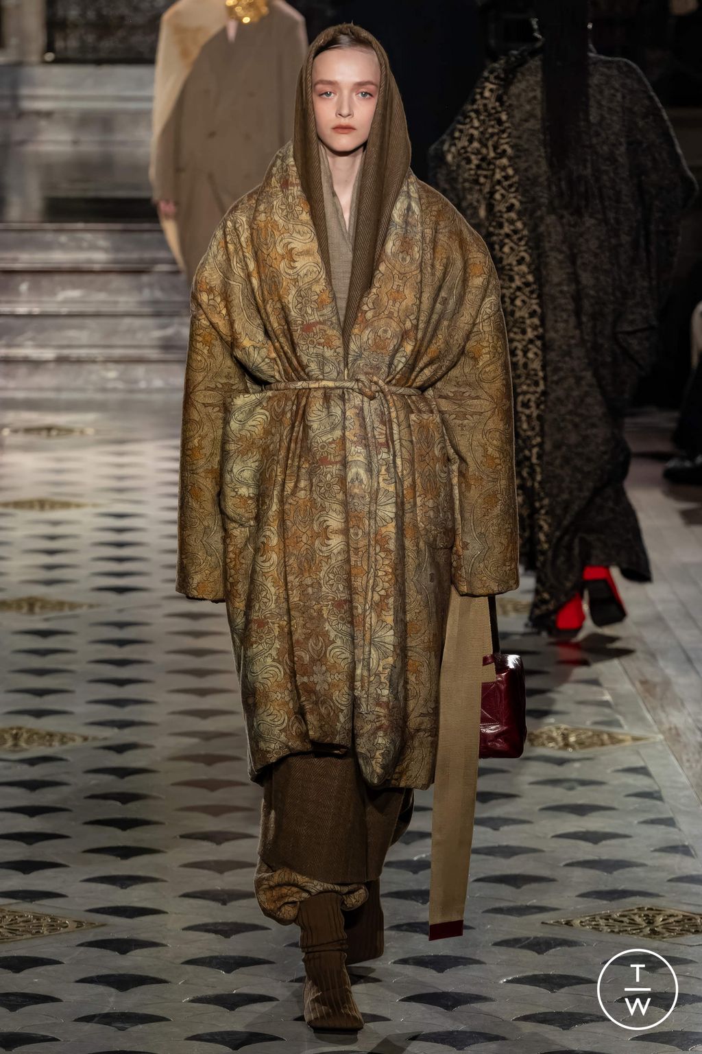 Fashion Week Paris Fall/Winter 2024 look 31 de la collection Uma Wang womenswear