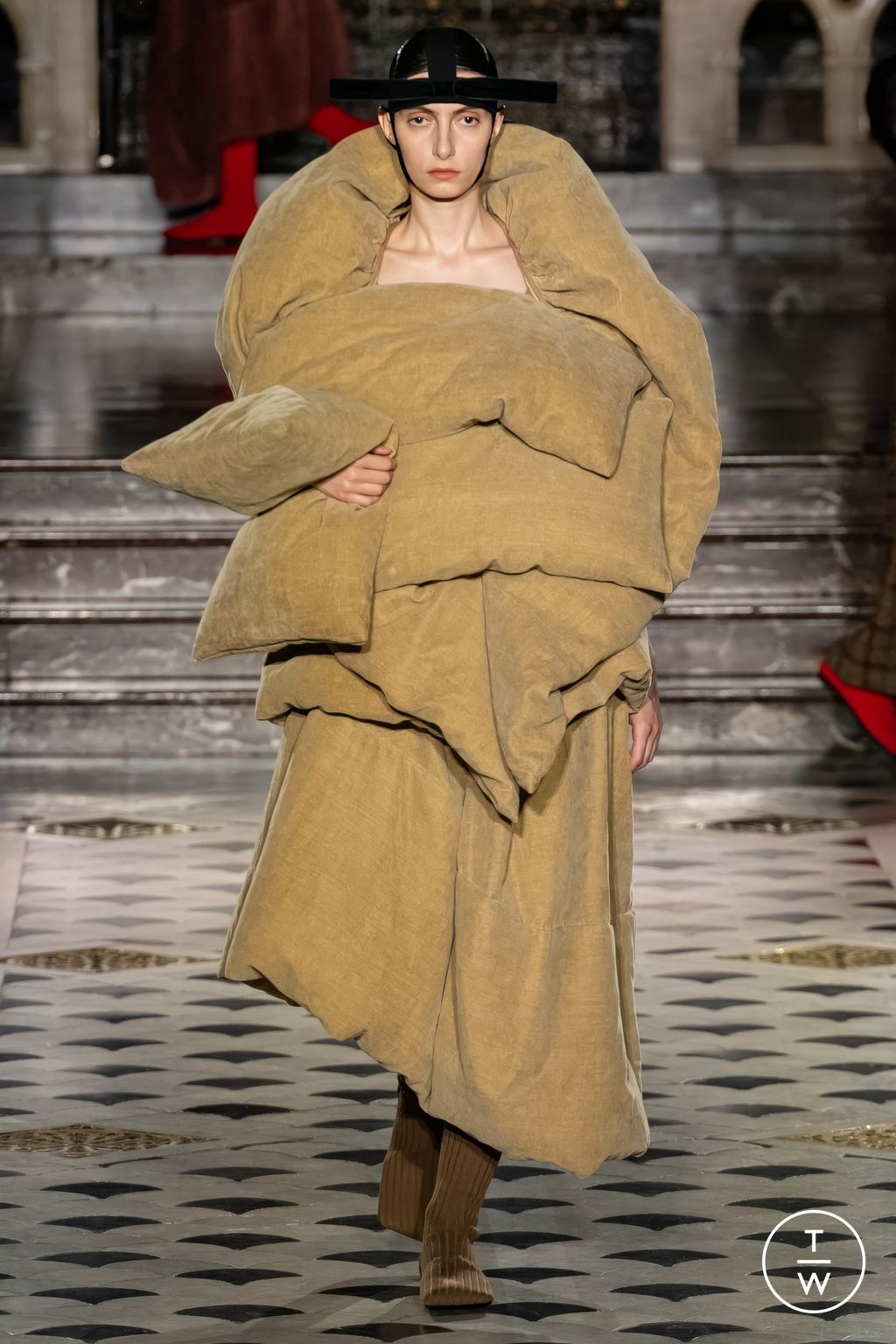 Fashion Week Paris Fall/Winter 2024 look 33 de la collection Uma Wang womenswear