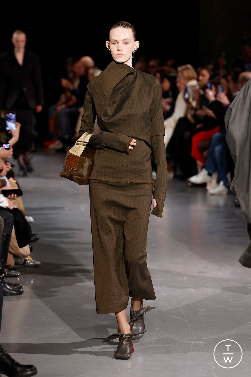 Fashion Week Paris Fall/Winter 2025 look 2 from the Uma Wang collection womenswear