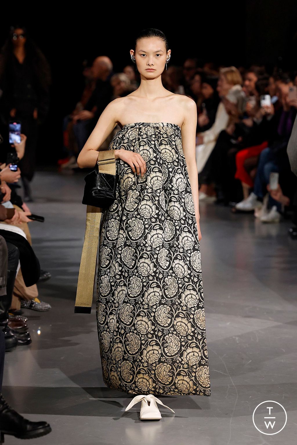 Fashion Week Paris Fall/Winter 2025 look 12 from the Uma Wang collection womenswear