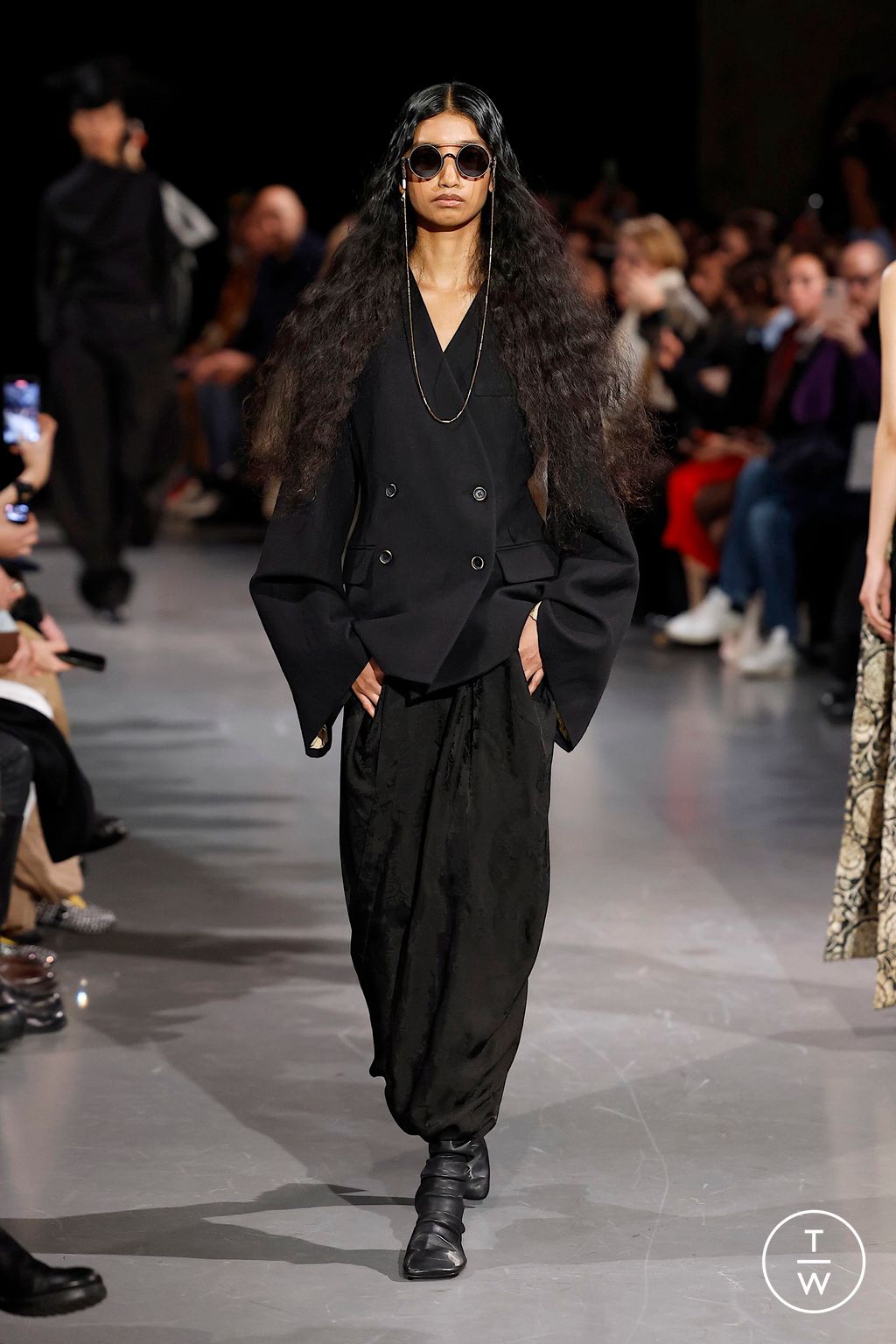 Fashion Week Paris Fall/Winter 2025 look 13 from the Uma Wang collection womenswear