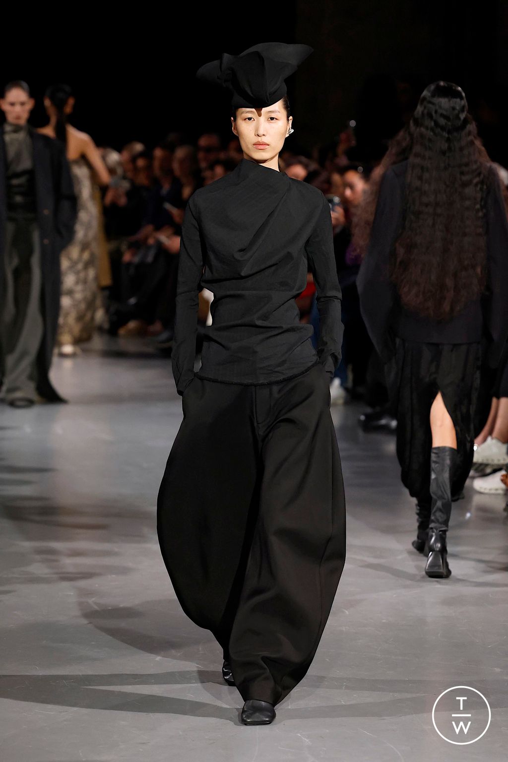 Fashion Week Paris Fall/Winter 2025 look 14 from the Uma Wang collection womenswear