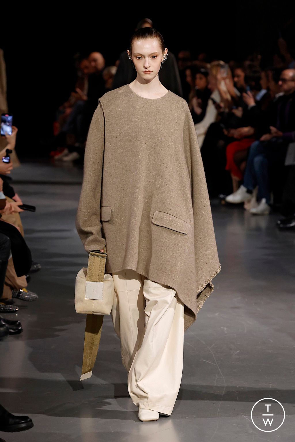 Fashion Week Paris Fall/Winter 2025 look 17 from the Uma Wang collection womenswear