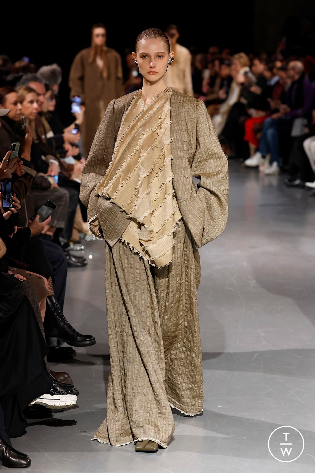 Fashion Week Paris Fall/Winter 2025 look 21 from the Uma Wang collection womenswear