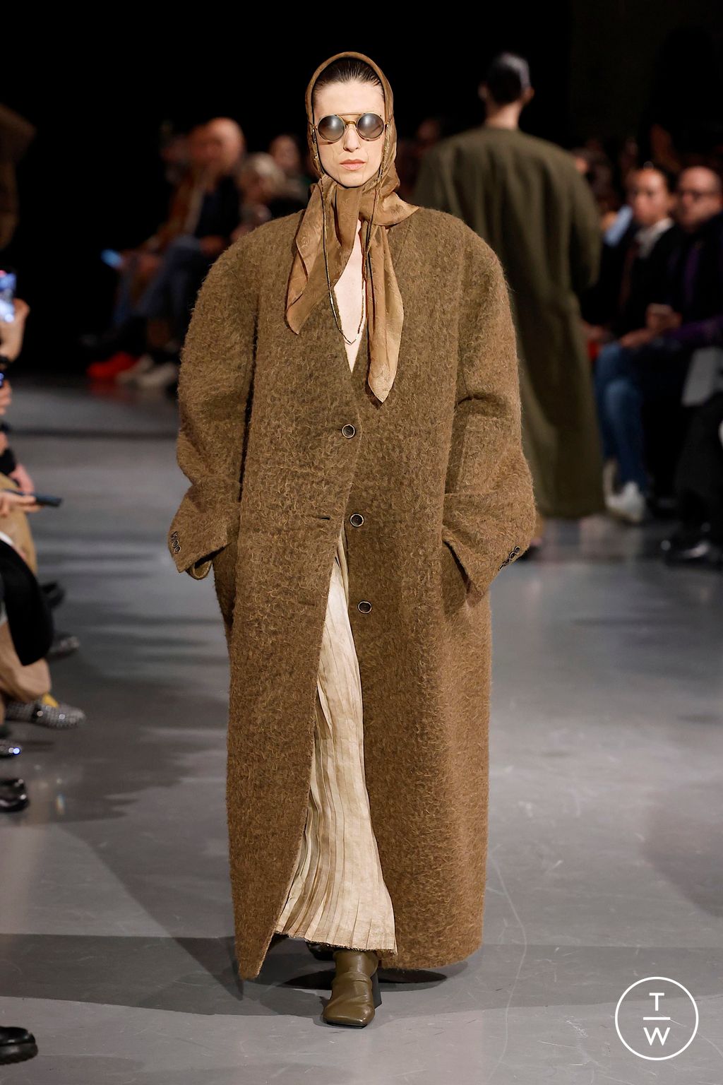 Fashion Week Paris Fall/Winter 2025 look 22 from the Uma Wang collection womenswear