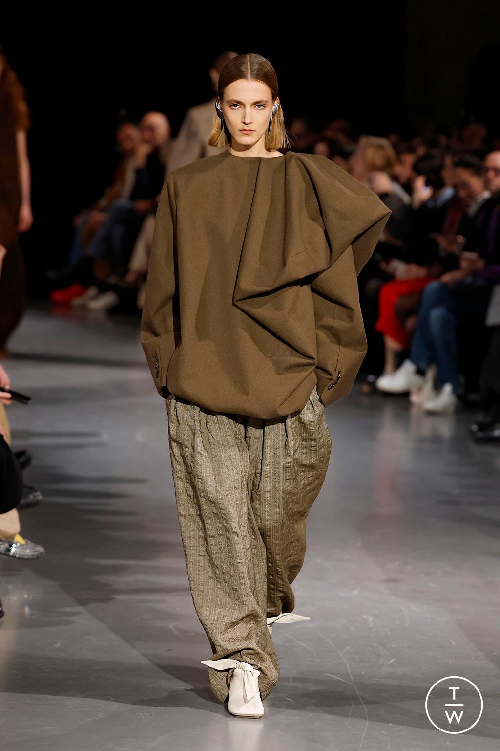 Fashion Week Paris Fall/Winter 2025 look 23 from the Uma Wang collection womenswear