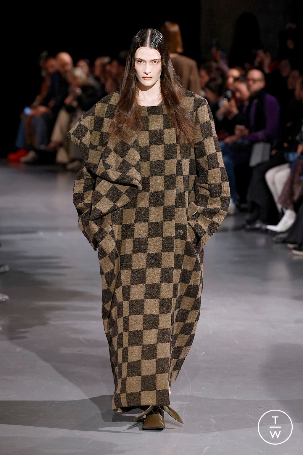 Fashion Week Paris Fall/Winter 2025 look 25 from the Uma Wang collection womenswear