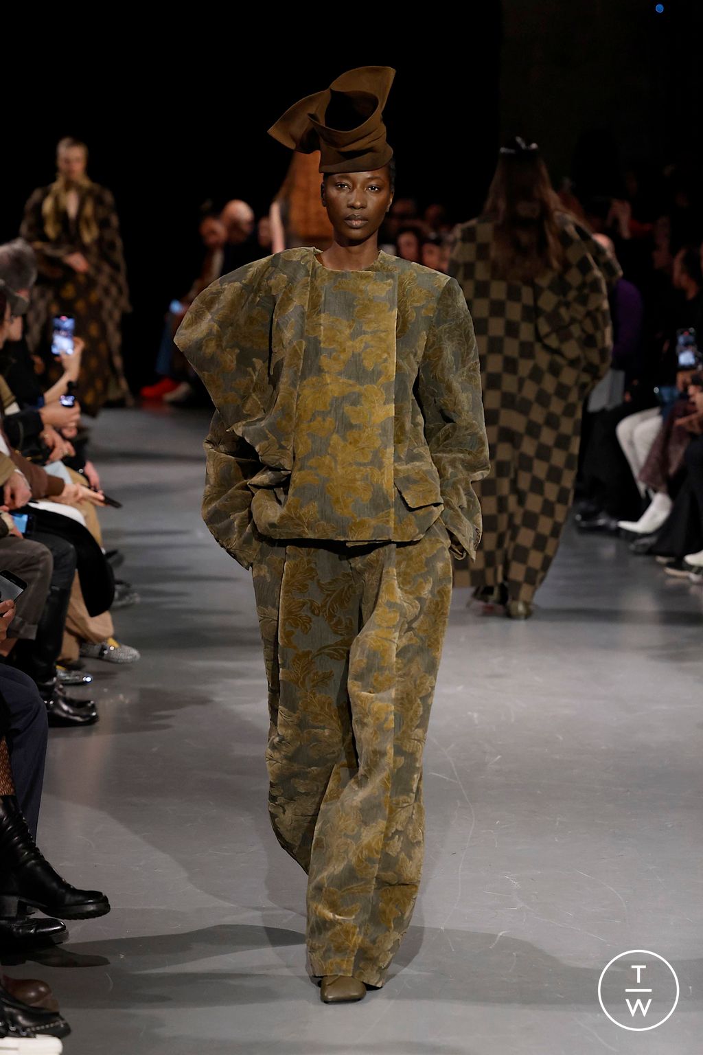 Fashion Week Paris Fall/Winter 2025 look 26 from the Uma Wang collection womenswear