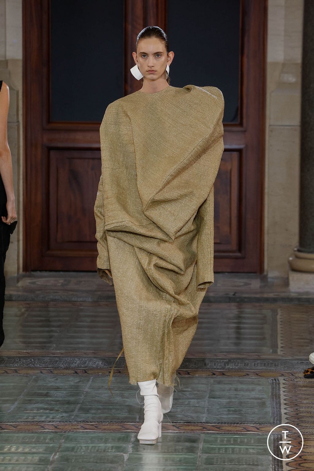 Fashion Week Paris Spring/Summer 2024 look 7 from the Uma Wang collection womenswear