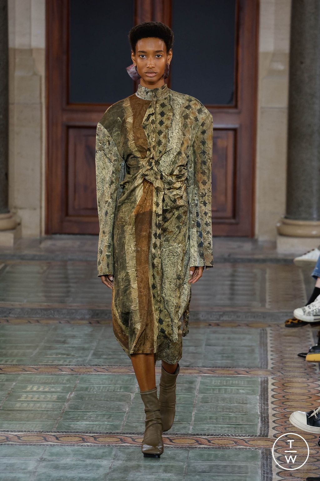Fashion Week Paris Spring/Summer 2024 look 12 from the Uma Wang collection womenswear