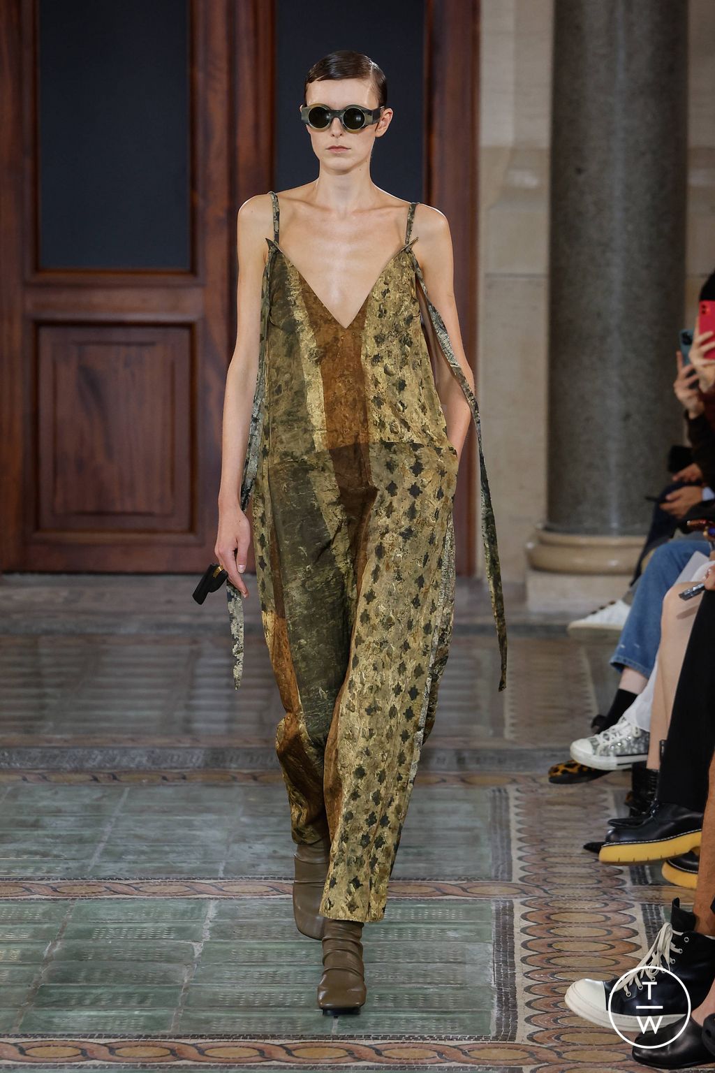 Fashion Week Paris Spring/Summer 2024 look 14 from the Uma Wang collection womenswear