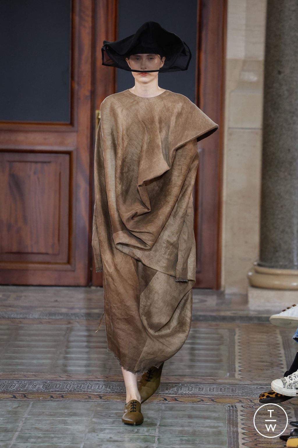 Fashion Week Paris Spring/Summer 2024 look 15 from the Uma Wang collection womenswear