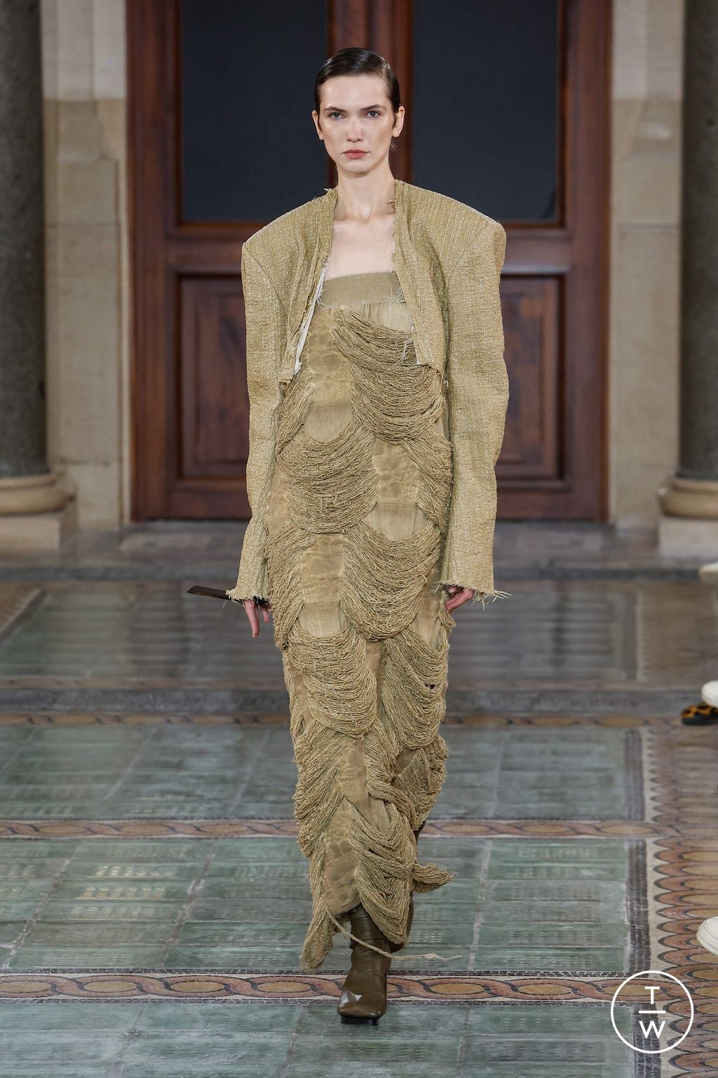 Fashion Week Paris Spring/Summer 2024 look 16 from the Uma Wang collection womenswear