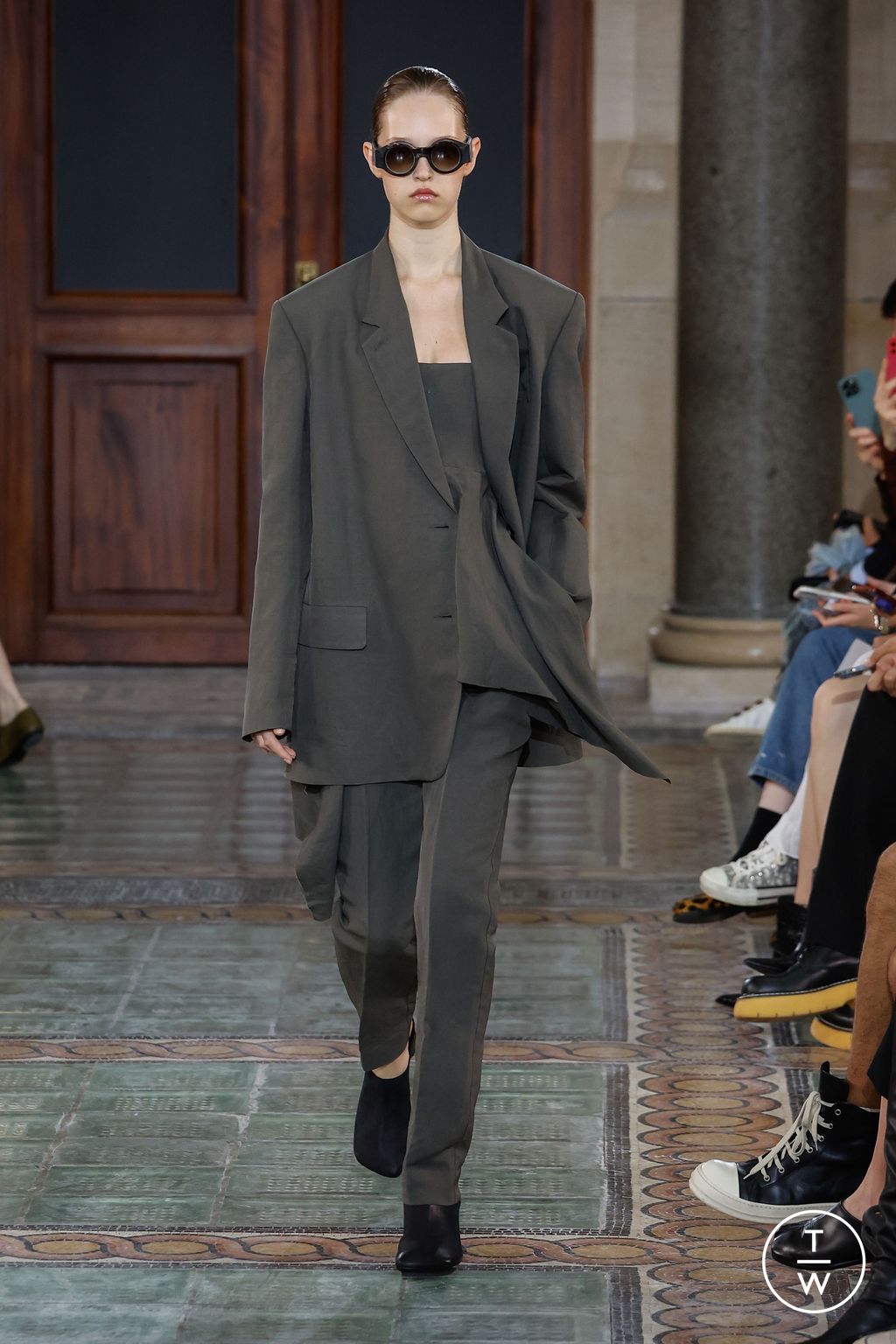 Fashion Week Paris Spring/Summer 2024 look 19 from the Uma Wang collection womenswear