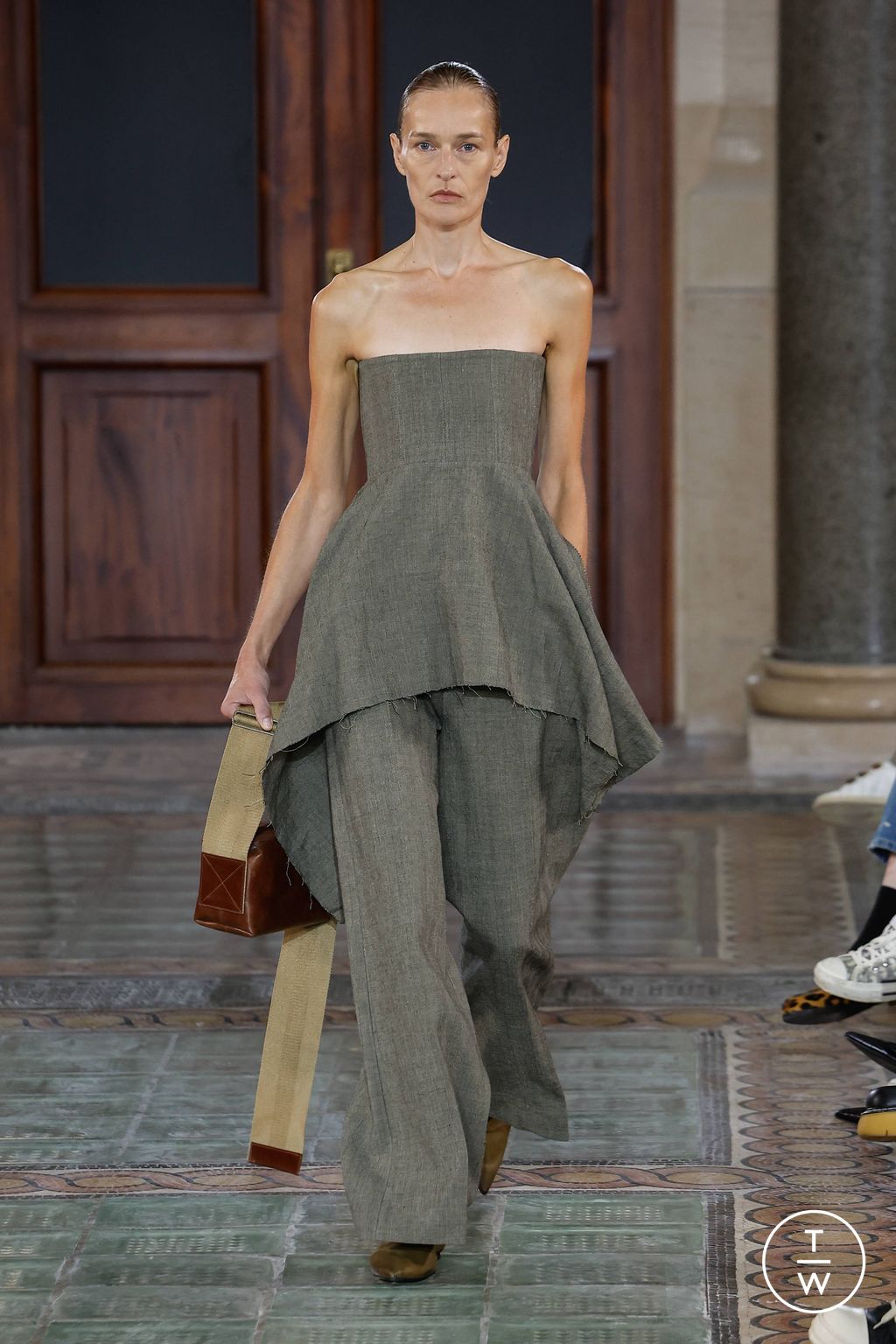 Fashion Week Paris Spring/Summer 2024 look 20 from the Uma Wang collection womenswear