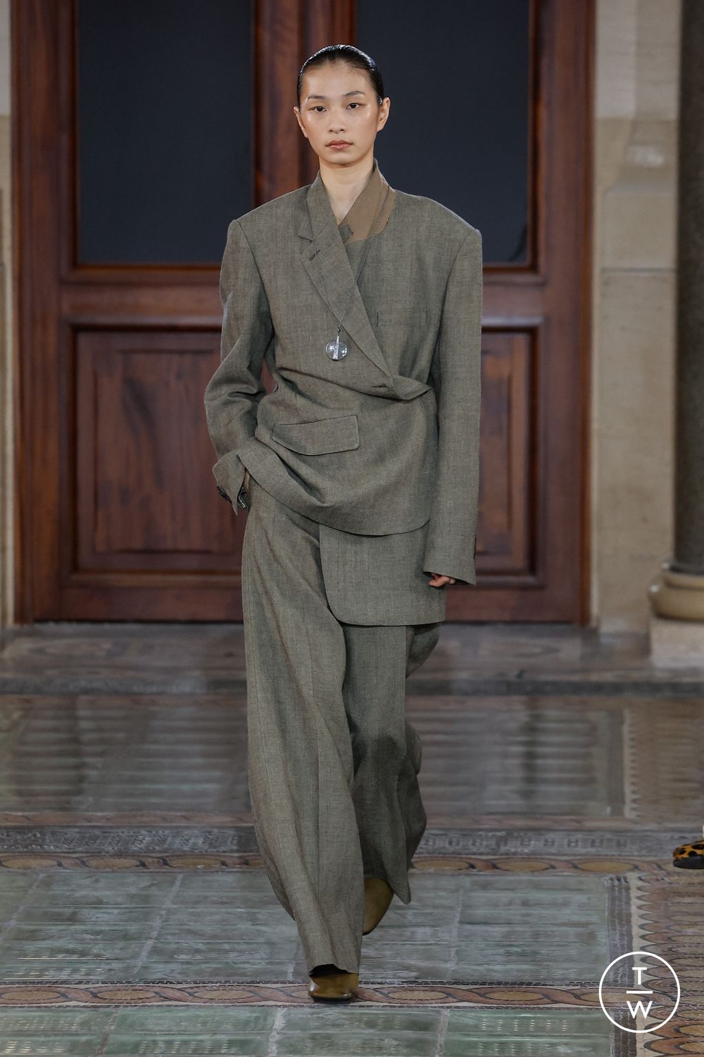 Fashion Week Paris Spring/Summer 2024 look 21 from the Uma Wang collection 女装