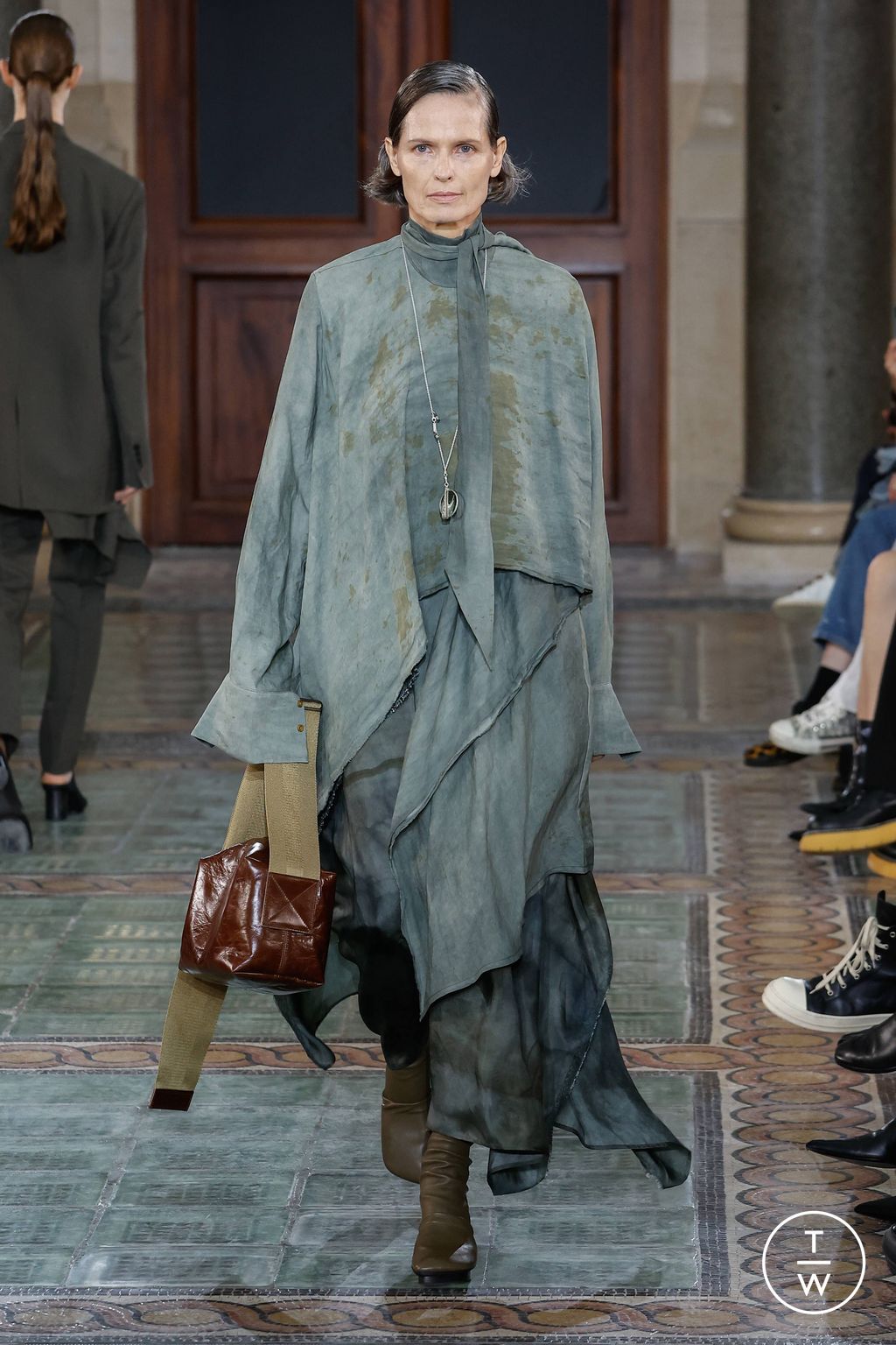 Fashion Week Paris Spring/Summer 2024 look 22 from the Uma Wang collection womenswear