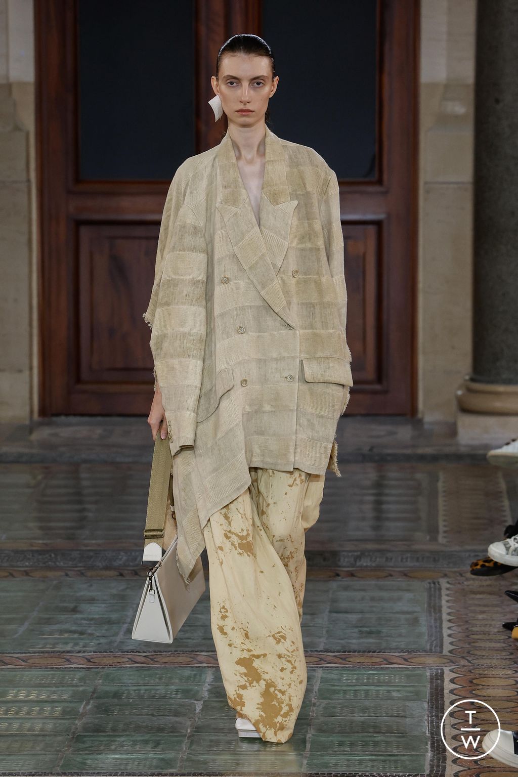 Fashion Week Paris Spring/Summer 2024 look 28 from the Uma Wang collection 女装